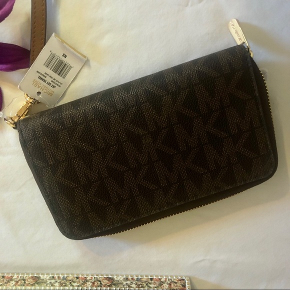 ❌SOLD❌Michael Kors Jet Set Flower Wallet NWT - Picture 3 of 8